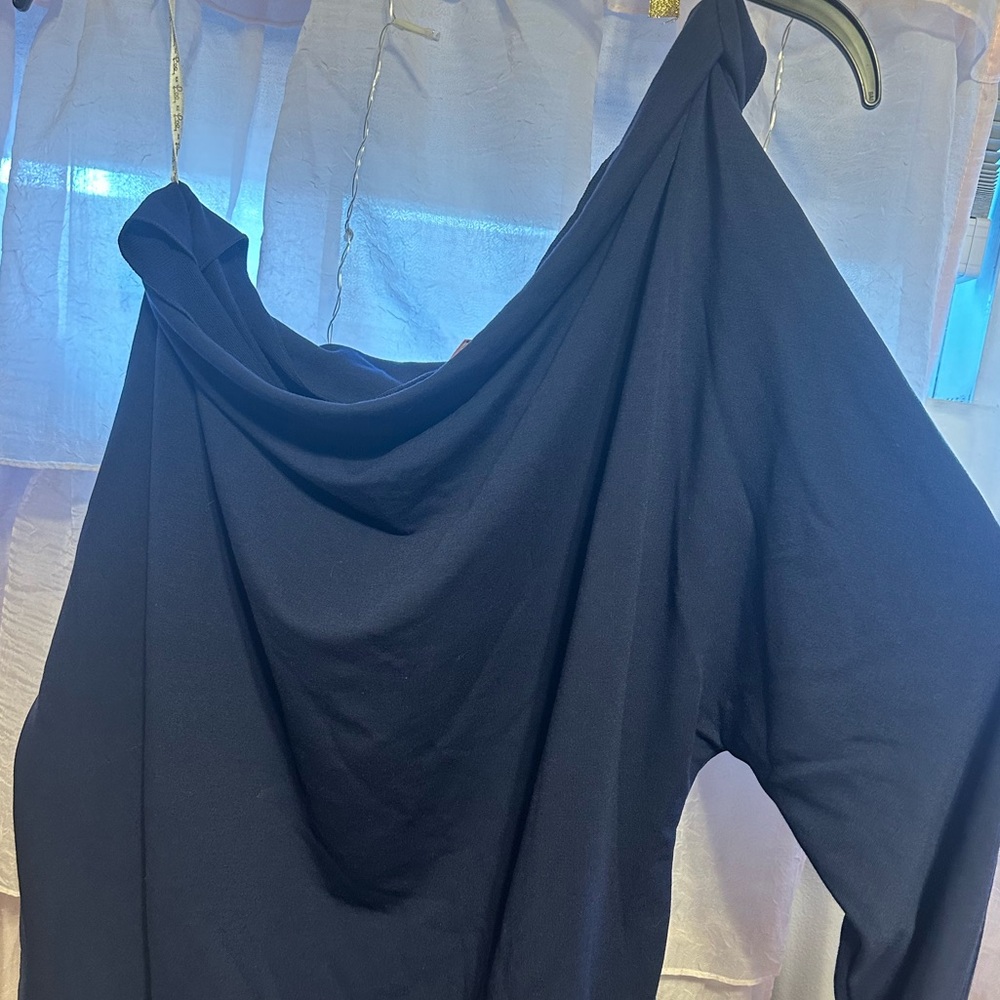 NWOT, never worn, Lilly Pulitzer navy blue slouch shoulder top size M